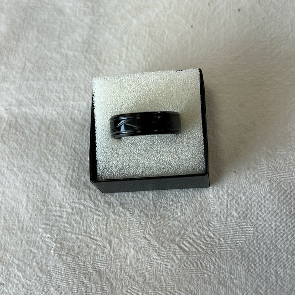 **NWOT** Men's Black Ring
